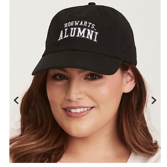 Hogwarts women’s baseball hat - preowned - Picture 1 of 3